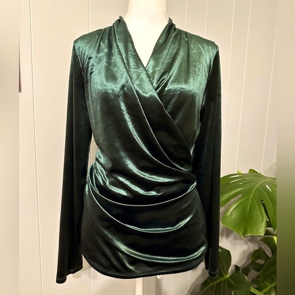 🛍️NWT Tommy Hilfiger gorgeous velvet wrap style top size large - Picture 11 of 11